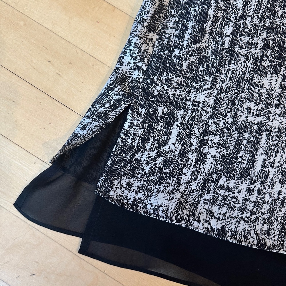 VINCE black/white silk sleeveless top , L,  CB2352 - Picture 2 of 3